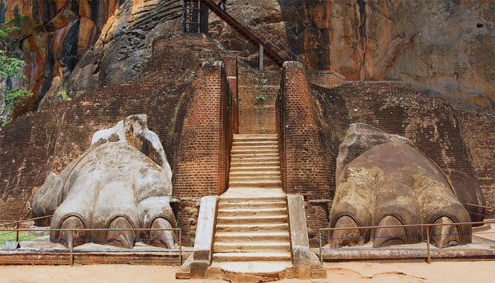 Sigiriya-Lion-Claws